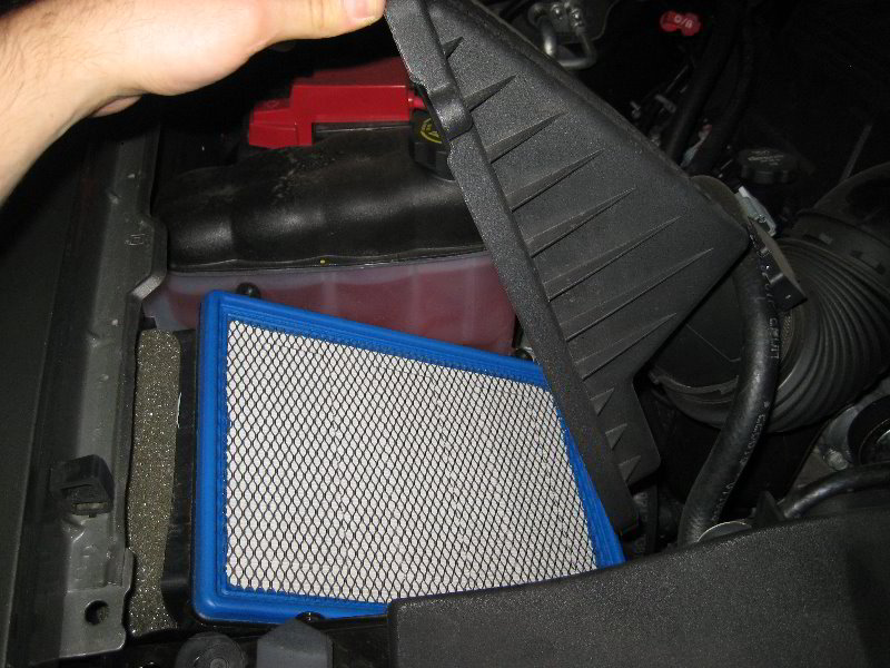 Chevrolet-Silverado-Vortec-4800-V8-Engine-Air-Filter-Replacement-Guide-007