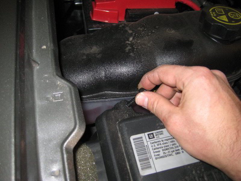 Chevrolet-Silverado-Vortec-4800-V8-Engine-Air-Filter-Replacement-Guide-014