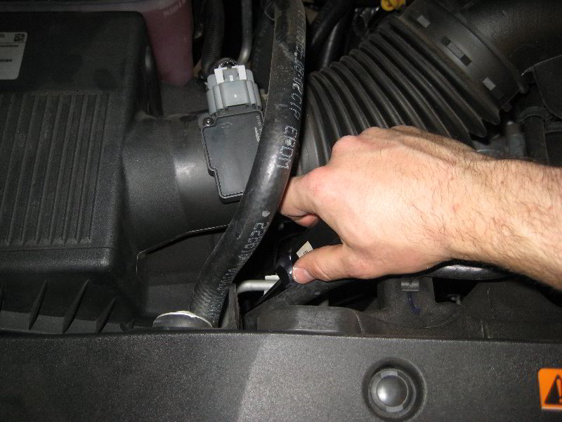 Chevrolet-Silverado-Vortec-4800-V8-Engine-Air-Filter-Replacement-Guide-019