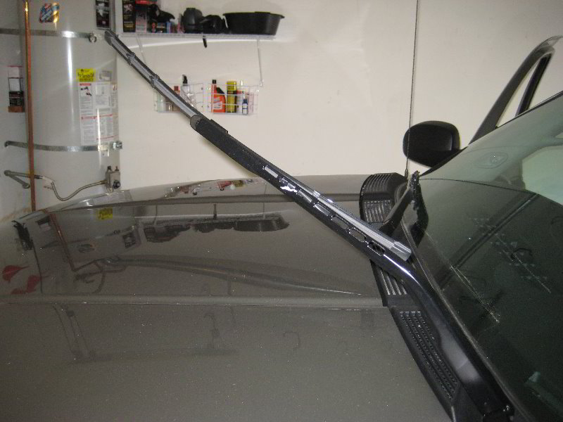 ChevroletSilveradoWindshieldWiperBladesReplacementGuide002