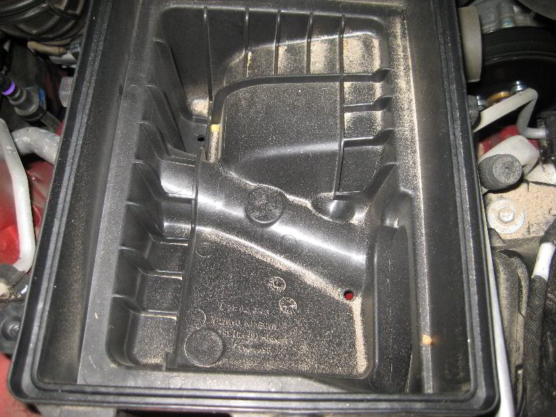 GM-Chevrolet-Sonic-Engine-Air-Filter-Replacement-Guide-008