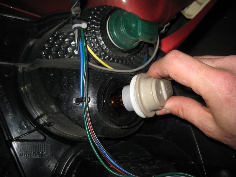 GM-Chevrolet-Sonic-Tail-Light-Bulbs-Replacement-Guide-016