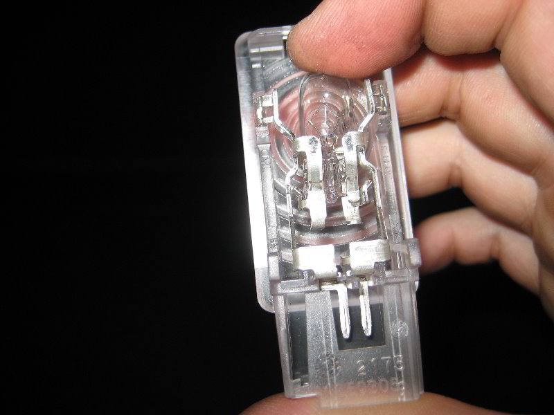 GM-Chevrolet-Sonic-Trunk-Light-Bulb-Replacement-Guide-007