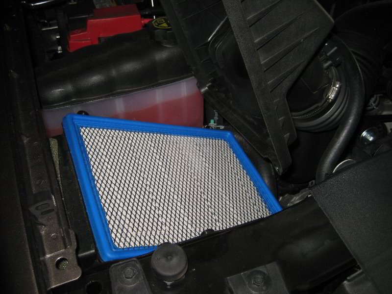 GM-Chevrolet-Tahoe-Engine-Air-Filter-Replacement-Guide-009