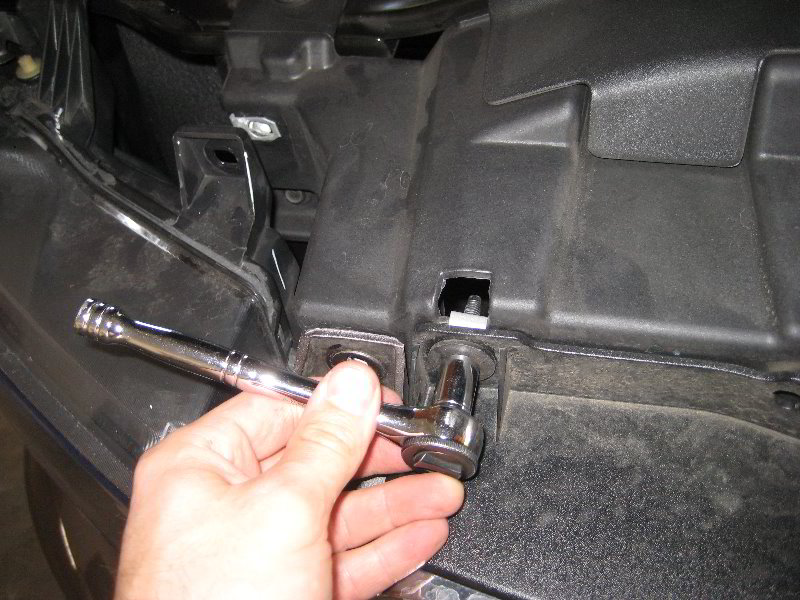 GM-Chevrolet-Tahoe-Headlight-Bulbs-Replacement-Guide-069