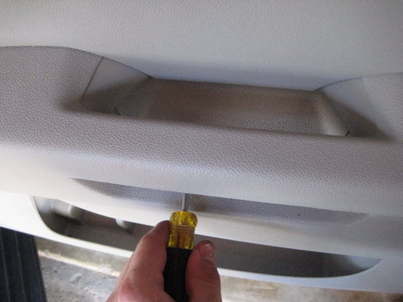 GM-Chevrolet-Tahoe-Interior-Door-Panel-Removal-Guide-005