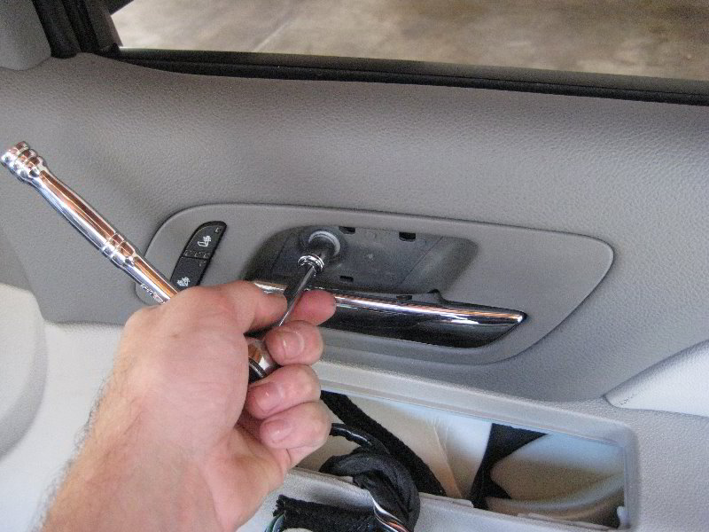 GM-Chevrolet-Tahoe-Interior-Door-Panel-Removal-Guide-015
