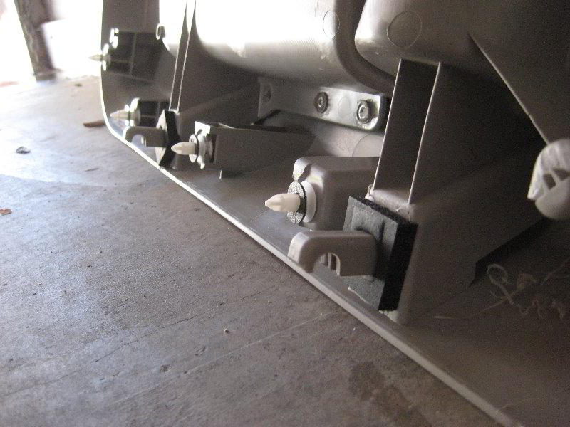 GM-Chevrolet-Tahoe-Interior-Door-Panel-Removal-Guide-032