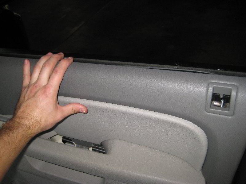 GM-Chevrolet-Tahoe-Interior-Door-Panel-Removal-Guide-043