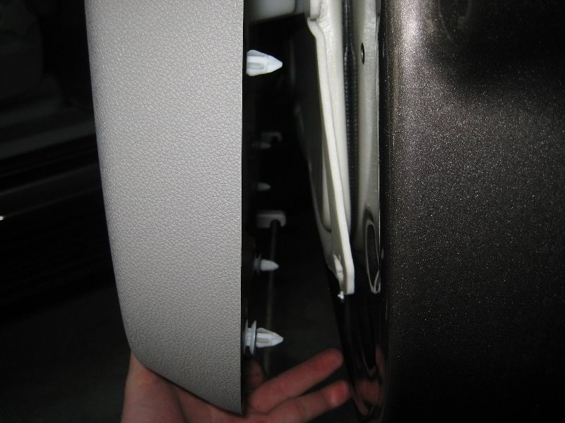GM-Chevrolet-Tahoe-Interior-Door-Panel-Removal-Guide-045