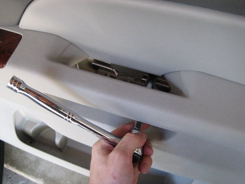 GM-Chevrolet-Tahoe-Interior-Door-Panel-Removal-Guide-055