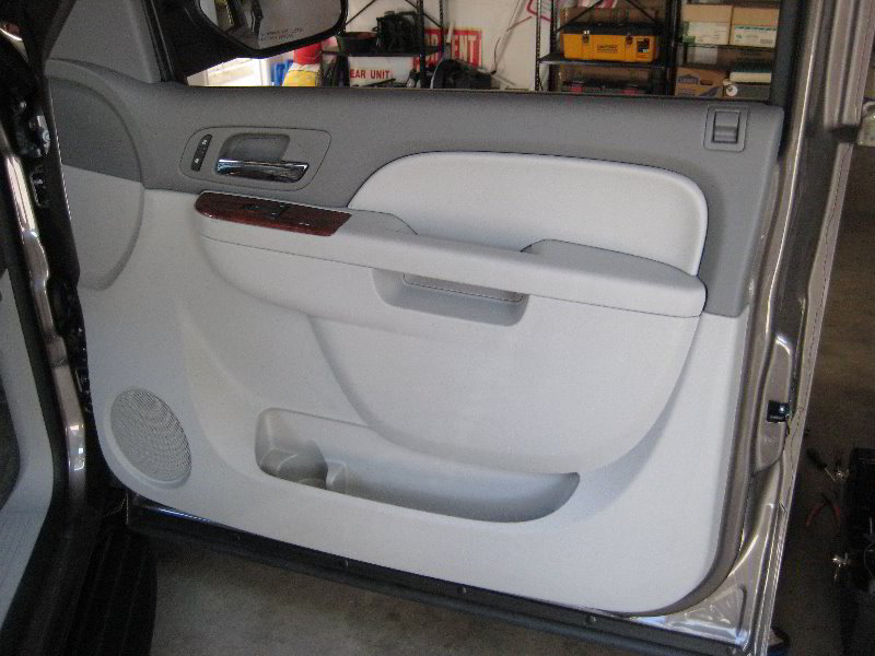 GM-Chevrolet-Tahoe-Interior-Door-Panel-Removal-Guide-060