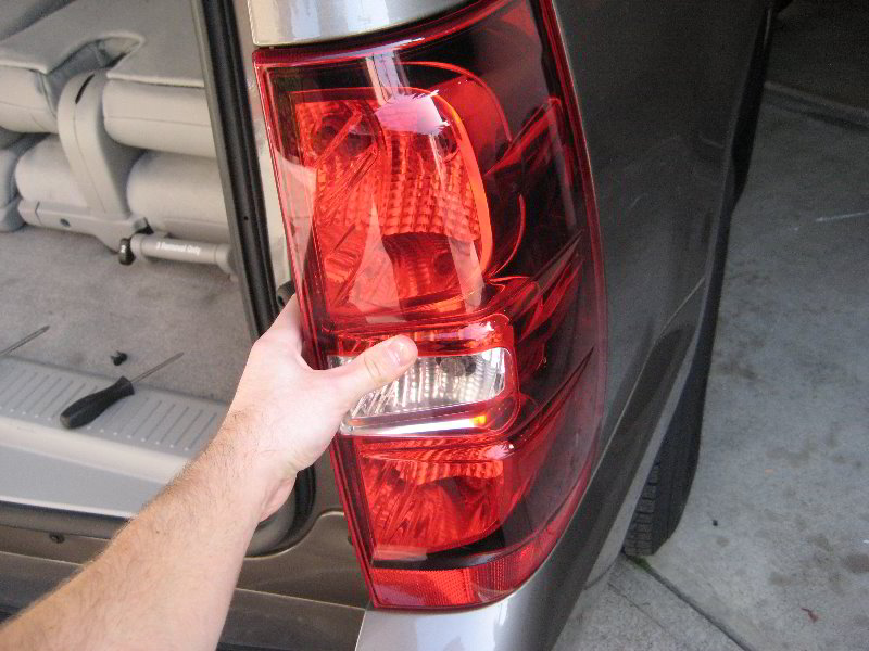 GM-Chevrolet-Tahoe-Tail-Light-Bulbs-Replacement-Guide-006