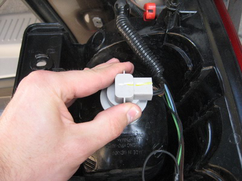 GM-Chevrolet-Tahoe-Tail-Light-Bulbs-Replacement-Guide-015