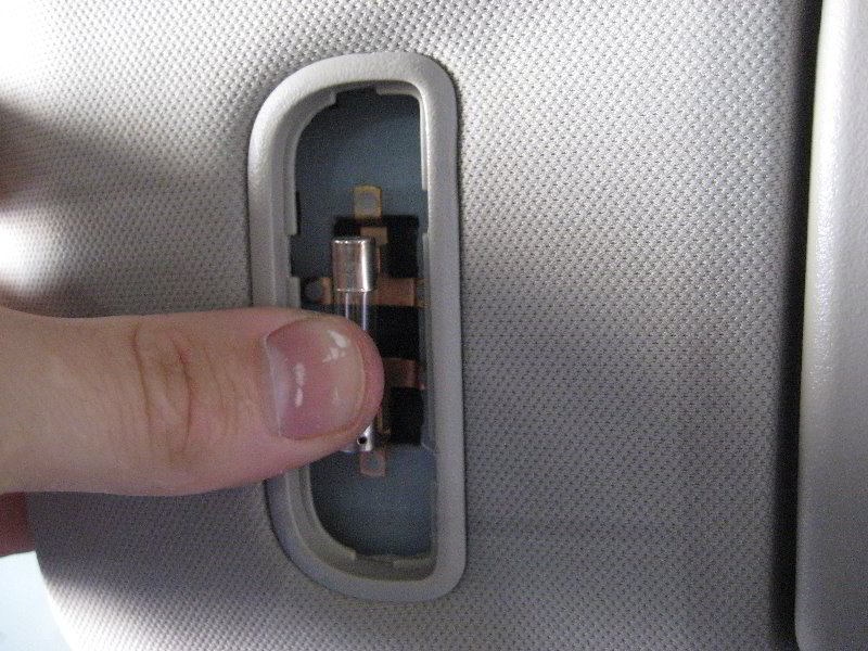 GM-Chevrolet-Tahoe-Vanity-Mirror-Light-Bulbs-Replacement-Guide-011
