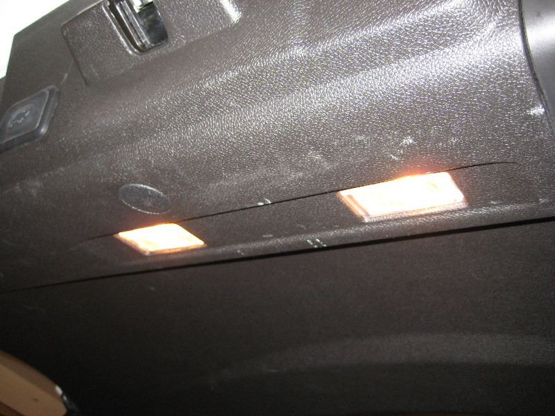 GM-Chevrolet-Traverse-Cargo-Area-Light-Bulbs-Replacement-Guide-001