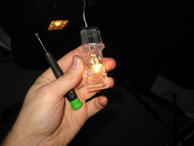 GM-Chevrolet-Traverse-Cargo-Area-Light-Bulbs-Replacement-Guide-003