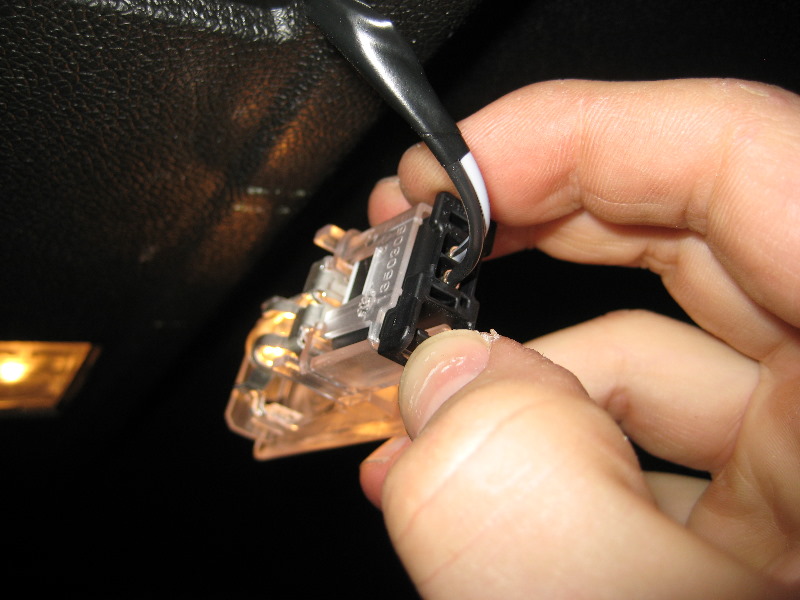 GM-Chevrolet-Traverse-Cargo-Area-Light-Bulbs-Replacement-Guide-004