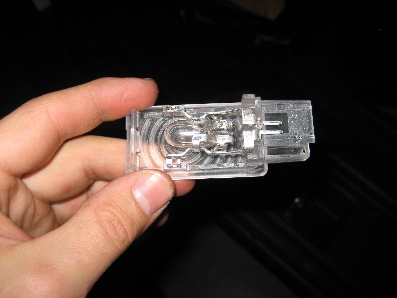 GM-Chevrolet-Traverse-Cargo-Area-Light-Bulbs-Replacement-Guide-005