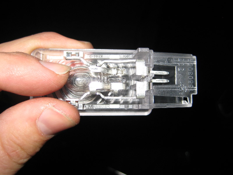 GM-Chevrolet-Traverse-Cargo-Area-Light-Bulbs-Replacement-Guide-008