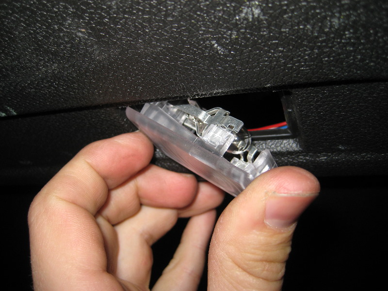 GM-Chevrolet-Traverse-Cargo-Area-Light-Bulbs-Replacement-Guide-010