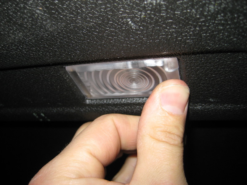 GM-Chevrolet-Traverse-Cargo-Area-Light-Bulbs-Replacement-Guide-011