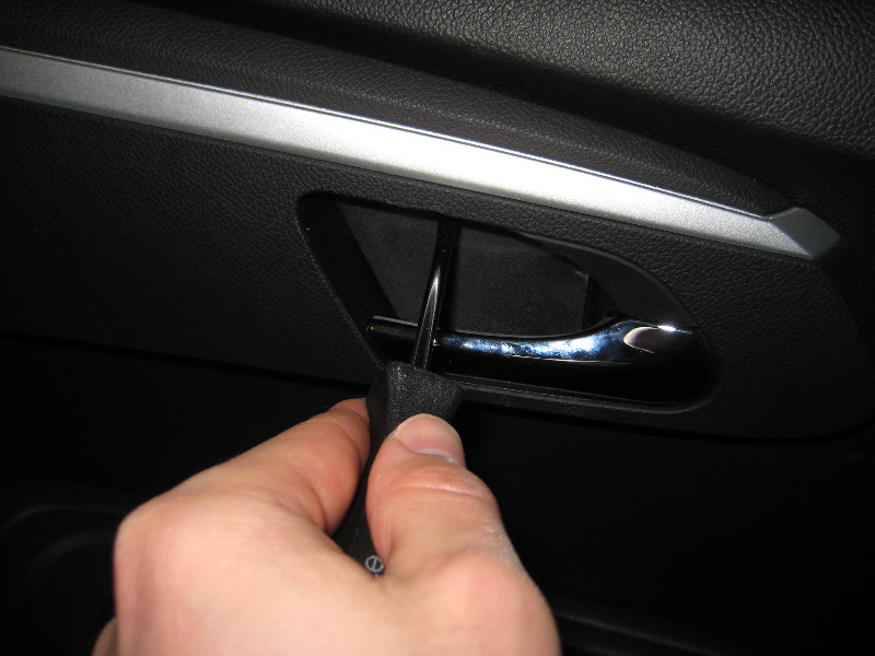 GM-Chevrolet-Traverse-Door-Panel-Removal-Guide-003