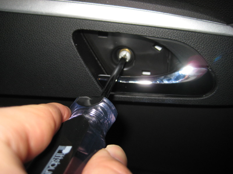 GM-Chevrolet-Traverse-Door-Panel-Removal-Guide-007