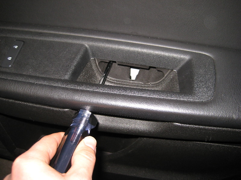 GM-Chevrolet-Traverse-Door-Panel-Removal-Guide-008