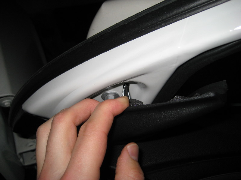 GM-Chevrolet-Traverse-Door-Panel-Removal-Guide-011