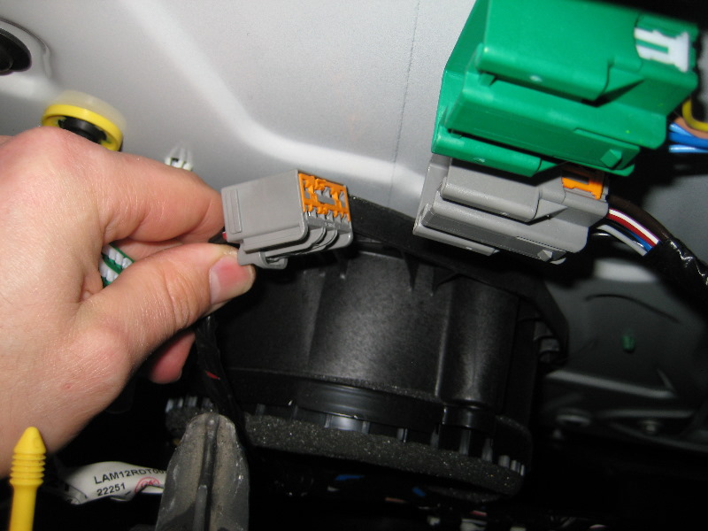 GM-Chevrolet-Traverse-Door-Panel-Removal-Guide-015