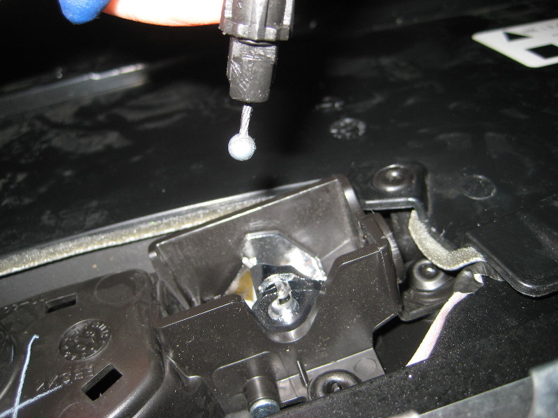 GM-Chevrolet-Traverse-Door-Panel-Removal-Guide-018