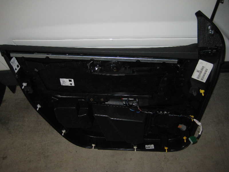 GM-Chevrolet-Traverse-Door-Panel-Removal-Guide-019