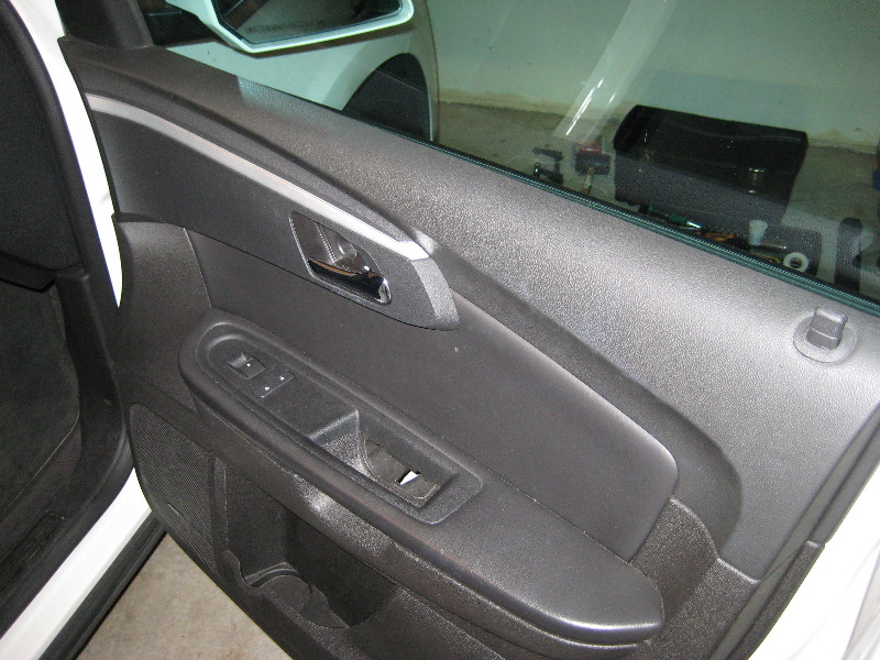 GM-Chevrolet-Traverse-Door-Panel-Removal-Guide-028