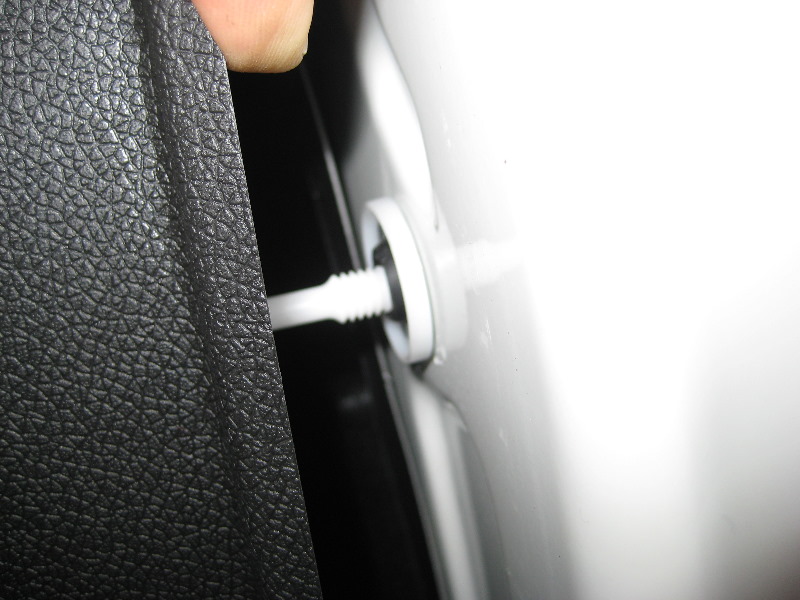 GM-Chevrolet-Traverse-Door-Panel-Removal-Guide-029