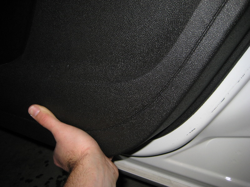 GM-Chevrolet-Traverse-Door-Panel-Removal-Guide-030