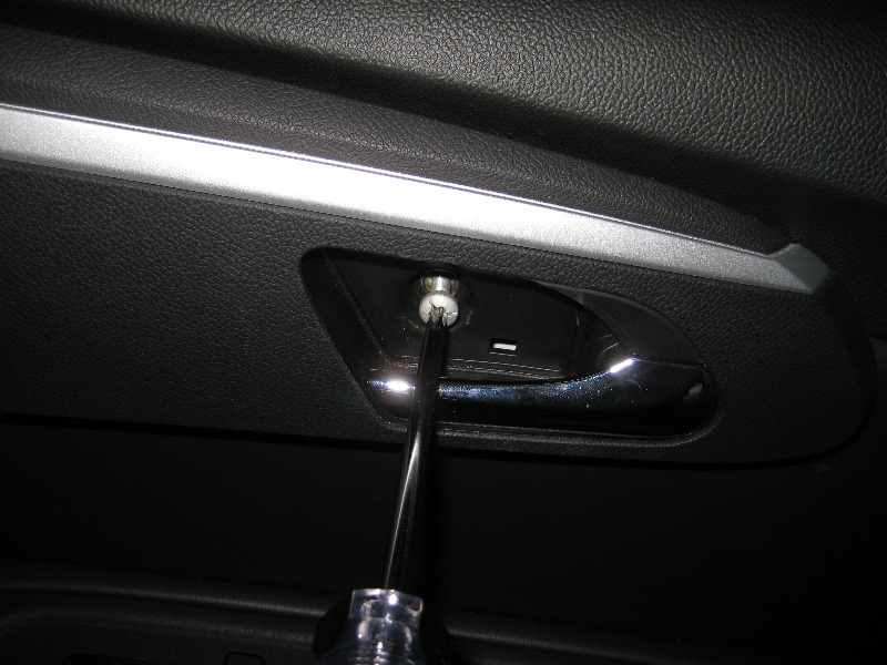 GM-Chevrolet-Traverse-Door-Panel-Removal-Guide-031