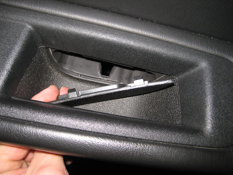 GM-Chevrolet-Traverse-Door-Panel-Removal-Guide-033