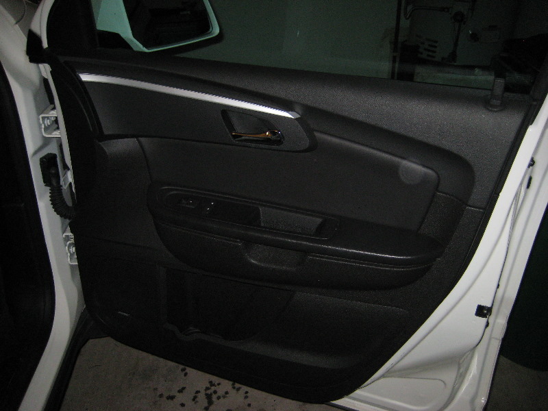 GM-Chevrolet-Traverse-Door-Panel-Removal-Guide-036