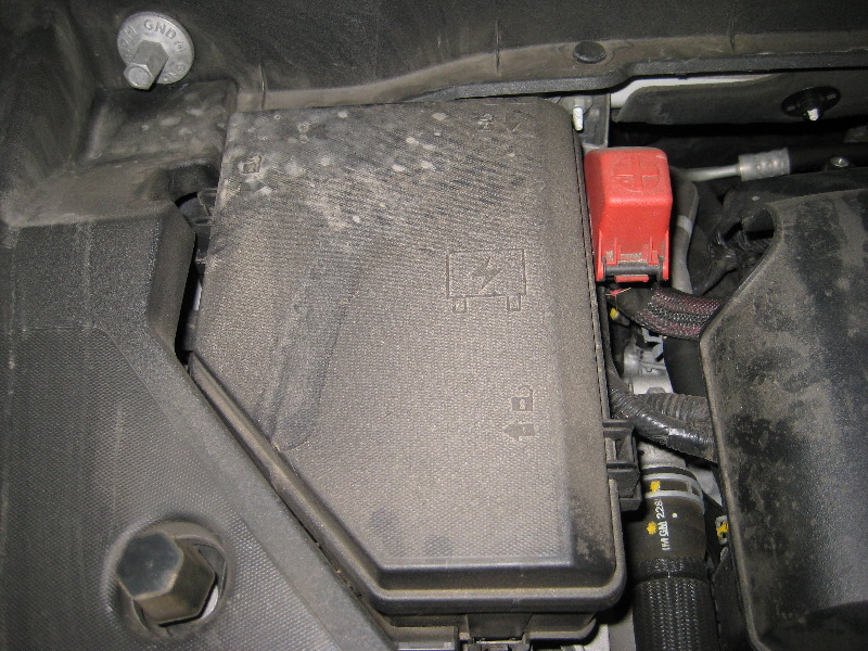 GM-Chevrolet-Traverse-Electrical-Fuse-Replacement-Guide-004