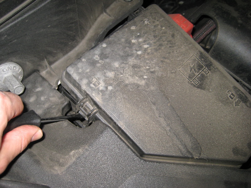 GM-Chevrolet-Traverse-Electrical-Fuse-Replacement-Guide-007