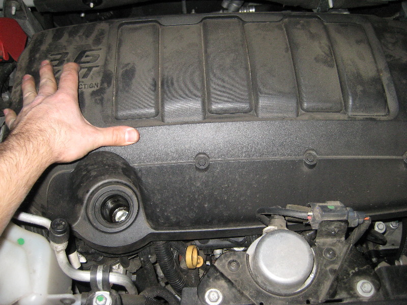 GM-Chevrolet-Traverse-Engine-Air-Filter-Replacement-Guide-025
