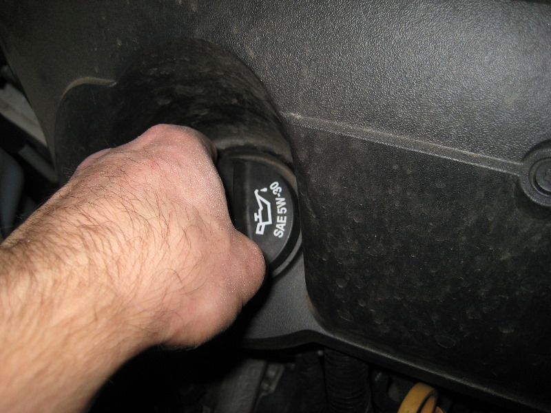 GM-Chevrolet-Traverse-Engine-Air-Filter-Replacement-Guide-026