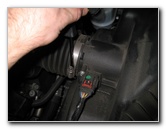 GM-Chevrolet-Traverse-Engine-Air-Filter-Replacement-Guide-004