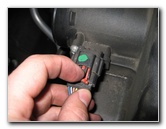 GM-Chevrolet-Traverse-Engine-Air-Filter-Replacement-Guide-011