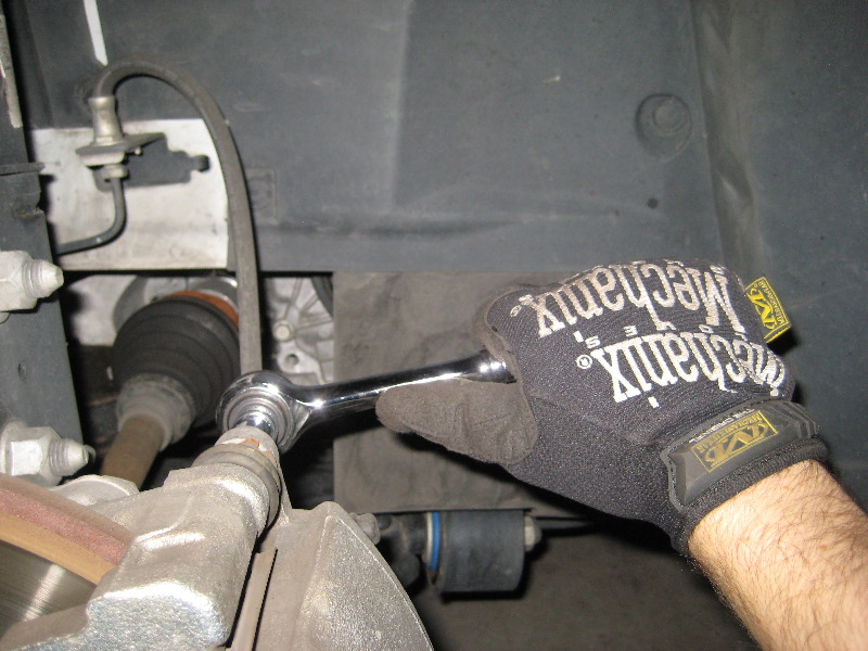 GM-Chevrolet-Traverse-Front-Brake-Pads-Replacement-Guide-006