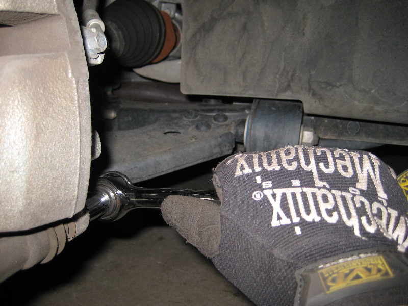 GM-Chevrolet-Traverse-Front-Brake-Pads-Replacement-Guide-008