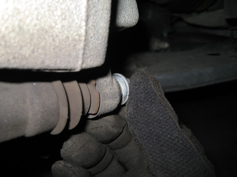 GM-Chevrolet-Traverse-Front-Brake-Pads-Replacement-Guide-009