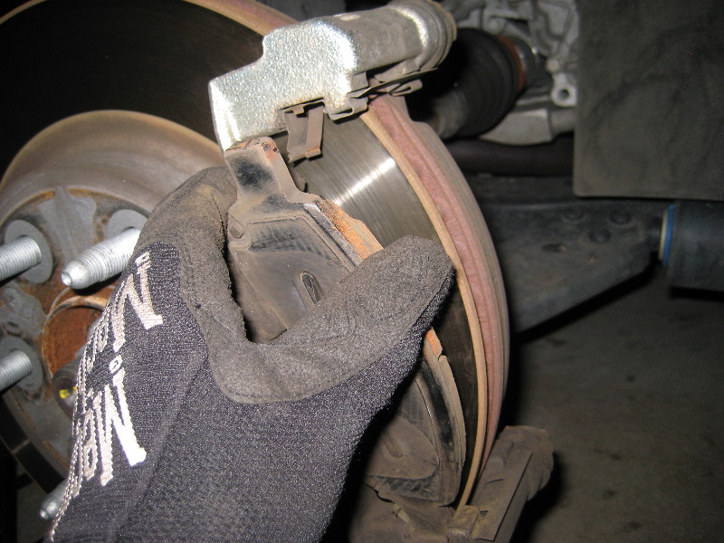 GM-Chevrolet-Traverse-Front-Brake-Pads-Replacement-Guide-013