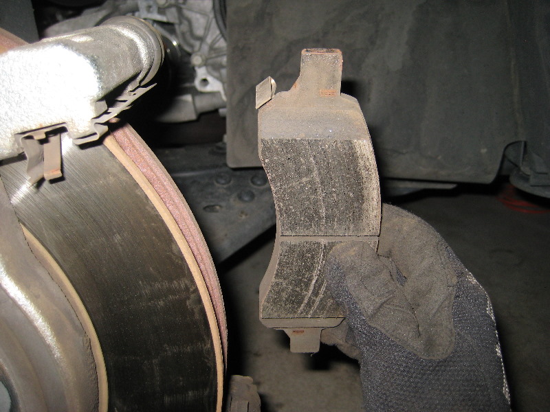 GM-Chevrolet-Traverse-Front-Brake-Pads-Replacement-Guide-014